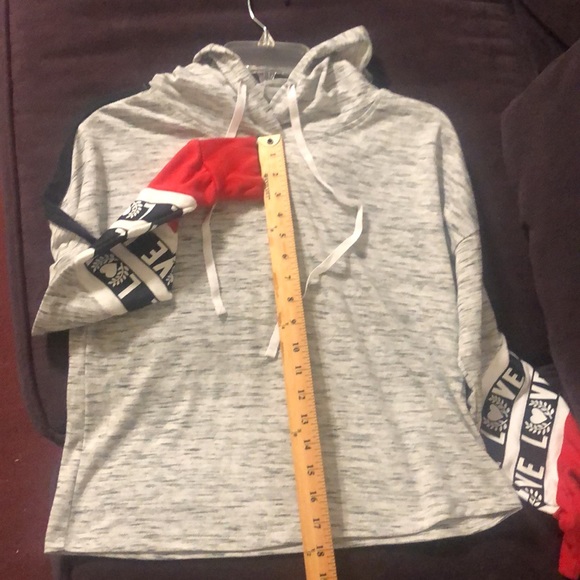 No boundaries-M (7-9 )-love hoodie crop top - Picture 12 of 12